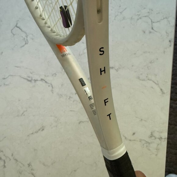 WILSON SHIFT 99 V1 TENNIS RACKET 4 1/8 NEW GRIP AND STRINGS! - Picture 3 of 13